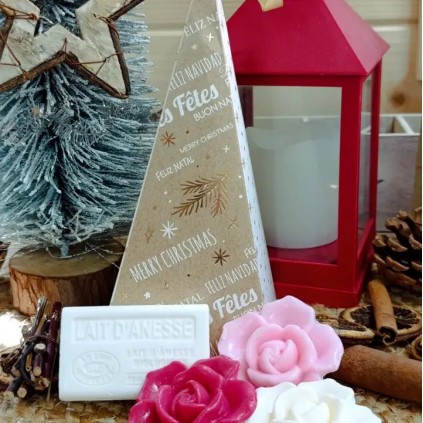 Pyramide de Noël : 3 Savons en forme de rose + 1 Savon au lait d'anesse 60 gr