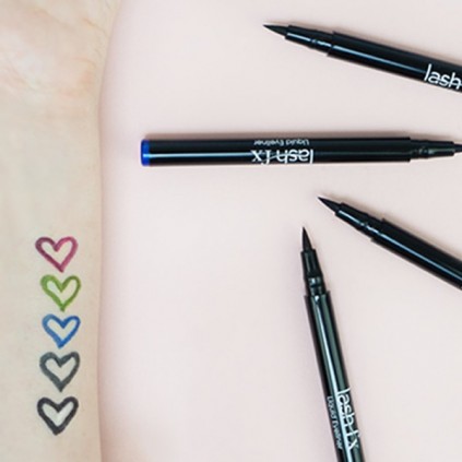 Eyeliner Yeux Cils avec Extensions ou Naturels Lashfx