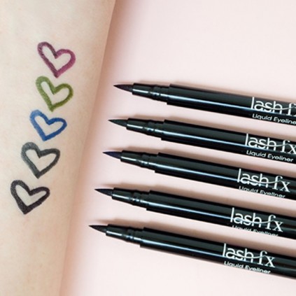 Eyeliner Yeux Cils avec Extensions ou Naturels Lashfx